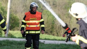 FOTO: Desiatky hasičov zasahovali v obci na západe Slovenska. Celookresné cvičenie preverilo ich zručnosti