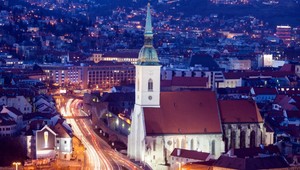 Sem sa v piatok dostanú len politici. Piť budú slovenské víno