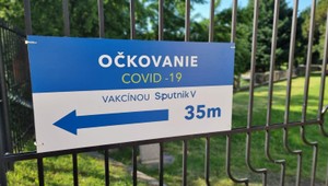 Oddnes sa na Slovensku začalo očkovať ruskou vakcínou Sputnik V. Navštívili sme jedno z centier