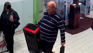 Polícia SR: Tie teplá už jednoducho nezniesol a z obchodu si zobral klímu