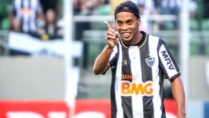 Ronaldinho je aj tak stále frajer! Jeho superfinta fičí internetom