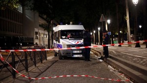 Muž v Paríži dobodal sedem ľudí. Jeho útokom sa snažili zabrániť svedkovia