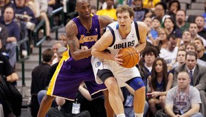 NBA: Bryant zdolal Nowitzkého, nádej Lakers žije