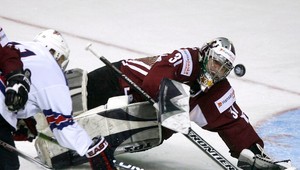 Američania zdolali Lotyšov vďaka presilovkám