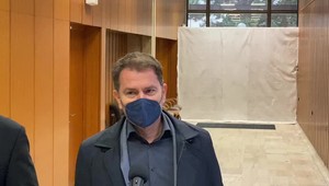 Poslanci rokujú o Matovičových očkošekoch. SaS tvrdí, že ide len o rozhadzovanie štátnych peňazí