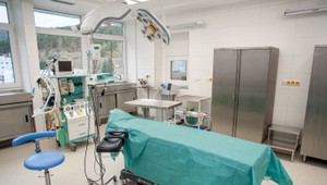 Dohoda medzi lekárskymi odborármi a vládou je na svete. Niektorí si na operácie aj tak budú musieť počkať