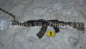 Polícia obvinila muža, ktorý sa pohyboval po Krásne nad Kysucou so zbranou v ruke