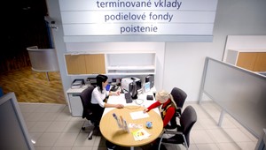 Revolúcia v bankových poplatkov. V Nemecku aj Česku v plnom prúde