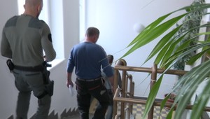 Manželke sa vyhrážal, že ju zabije kladivom. Súd mu udelil trest