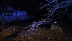 Nočná dopravná nehoda v okrese Hlohovec si vyžiadala jednu obeť