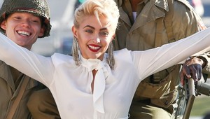 Dcéra kráľa popu má piercing na bradavkách