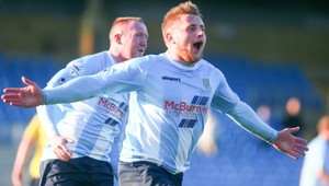 Čertovsky uletený lob z polovice! Čerstvý adept na klamanie fyziky!