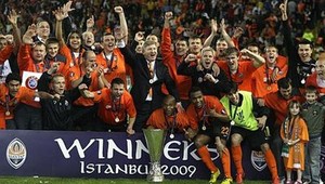 Finále proti oslabenému Werderu rozhodli Brazílčania