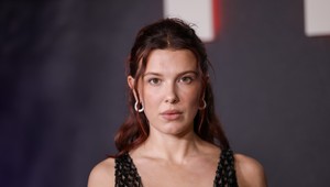 Kráska zo Stranger Things na premiére bez podprsenky. Ľudia nešetrili tvrdou kritikou