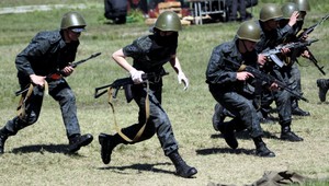 Navzdory prímeriu sa na Ukrajine strieľa