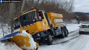 Snehová kalamita na východe Slovenska spôsobila kolaps dopravy a železníc