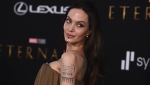 Jolie ukázala na premiére svoje deti! Shiloh už je opäť dievča, zato Angelina vzhľadom šokovala!