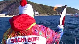 Pochodeň pre ZOH 2014 pod hladinou Bajkalskeho jazera