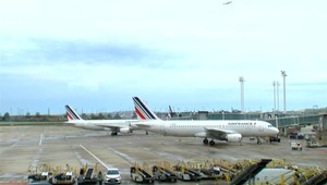 Obrovský výpadok letov. Až 15 000 lietadiel meškalo