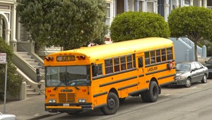 Po zrážke dvoch autobusov hospitalizovali 27 ľudí