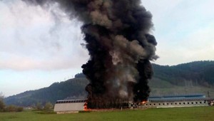 Sklad firmy na výrobu ťažných zariadení v Liptovských Vlachoch zachvátil požiar