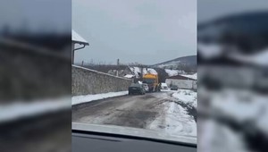 Pri odvoze papiera sa do lisovacej časti dostal 50-ročný muž