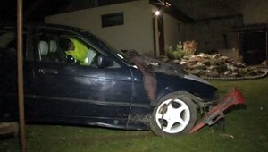 Kamaráti zobrali Patrikovi auto, skončili vo dvore domu