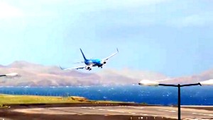 Desivé pristávanie lietadla, cestujúci mali na mále