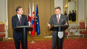 Britský premiér Cameron hovoril s Ficom o migrantoch aj Ukrajine