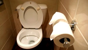 Od ľahko červeného po farbu čierneho čaju:  Ak sa vám objaví KRV V MOČI, môže to mať TÝCHTO 10 príčin