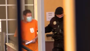 Milostný trojuholník vyústil k útoku nožom. 55-ročný Peter už čelí obvineniu z vraždy