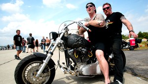 Motorkársky gang ohrozoval vodiča nožom