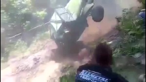 Terénne preteky skončili nešťastím. Mladý jazdec nezvládol terén a niekoľkokrát sa prevrátil