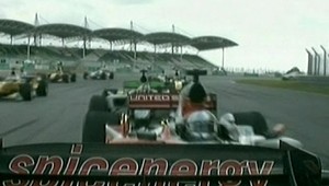 V Sepangu lietali monoposty hneď po štarte