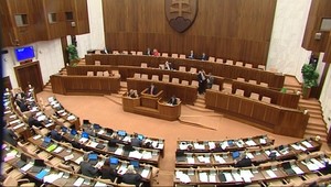 Parlamentný chaos: Poslanci po trápení zvolili Čentéša!