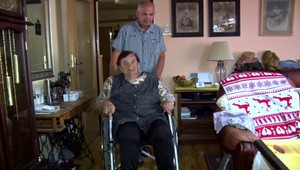 Už 15 rokov sa žena nevie sama o seba postarať. Po smrti syna úradníci rozhodli, že pomoc nepotrebuje