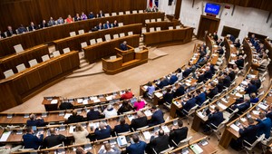 Necelé dva mesiace do volieb: Budúcu vládu zrejme čaká zápas s drahými energiami