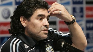 Maradonu obvinili z prijímania úplatkov!