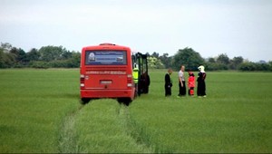 Šofér autobusu zomrel počas jazdy, vypovedali cestujúci
