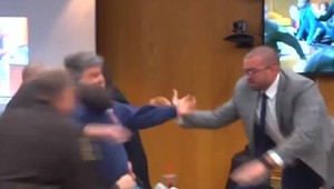 Otec zaútočil na pedofila. Ten zneužíval jeho 3 dcéry