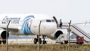 Hlášky cestujúcich uneseného lietadla. Muž odtajil manželke tajné konto