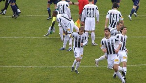 Artmedia jednou nohou vo finále, Slovan sa oň musí pobiť