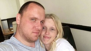 Diabolský pár držal a znásilňoval ženu 18 mesiacov. Spravovali aj jej financie