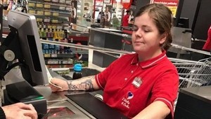 Kauza predavačky s hákovým krížom nezostala bez následkov