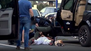 Zverejnil fotku zle zaparkovaného auta. Jeho majiteľ ho za to dobil