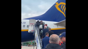 Prezident Pavel letel do Prahy v ekonomickej triede ako bežný pasažier