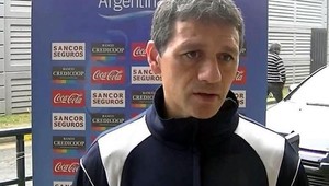 Tréner Vivas (44) počas zápasu napadol fanúšika! Potom rezignoval