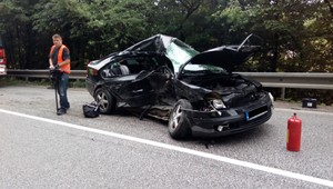 Tragická zrážka auta a autobusu. Vodička neprežila