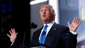 Trumpova kandidatúra vyvoláva rozkol v strane