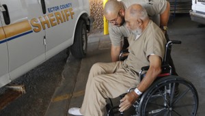 Má už 78 rokov a je na vozíku. Sériový vrah sa priznal, že zabil ďalších 90 ľudí